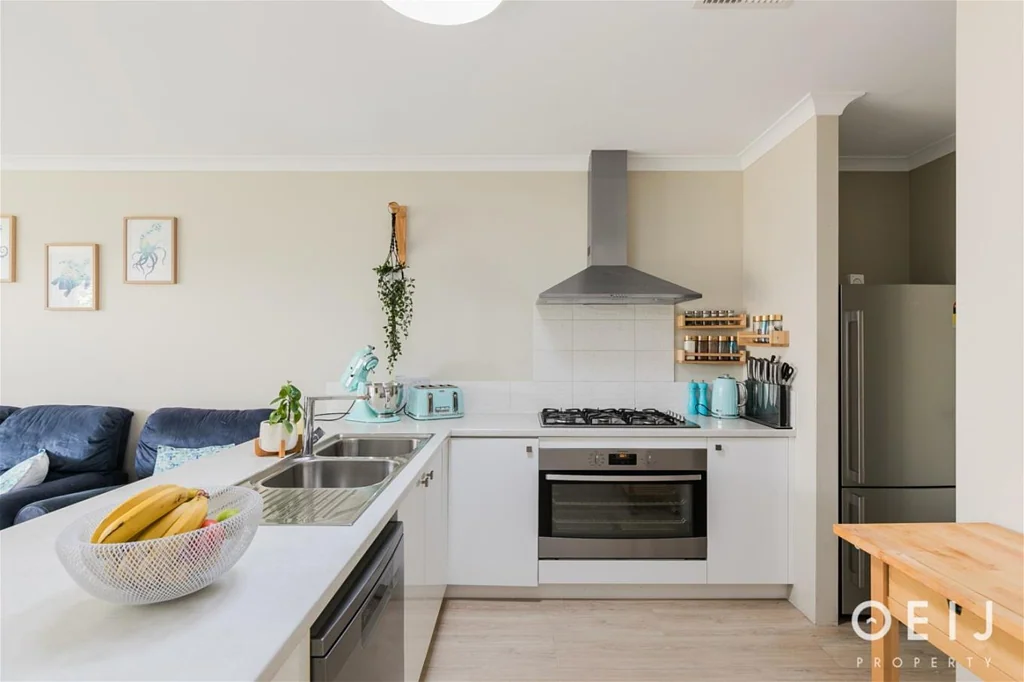 7 Camberwell Vista, Piara Waters, WA 6112