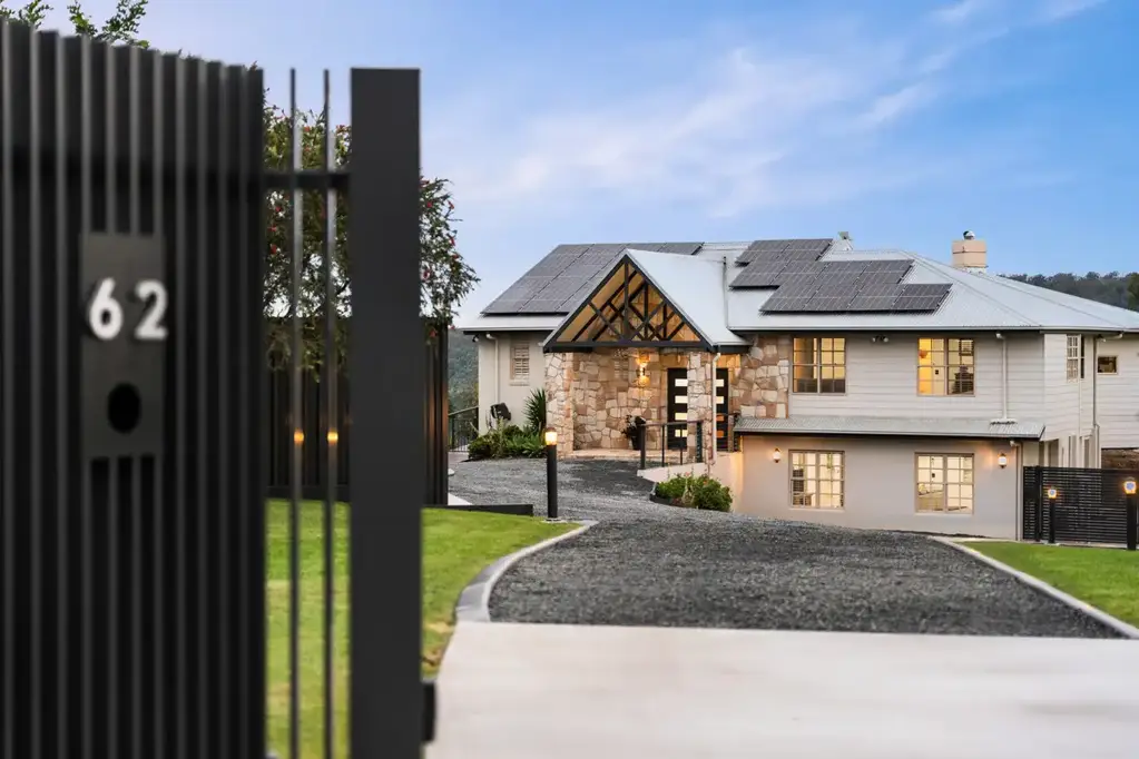 Blue Mountain Heights 4침실 Exceptional Family Home with Breathtaking Escarpment Views