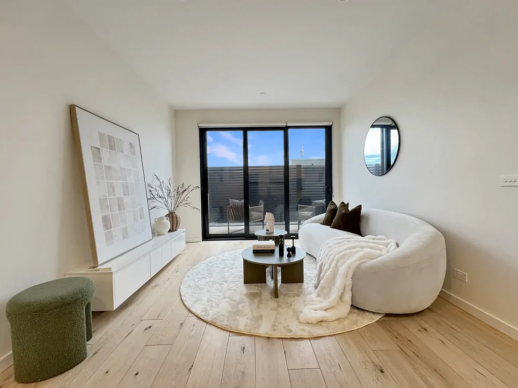 Bentleigh 2 Bedroom Stylish Apartment Living in the Heart of Bentleigh