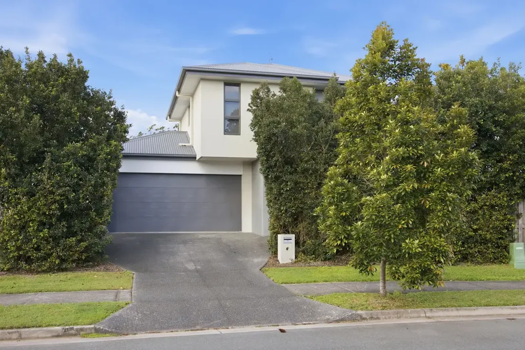 Coomera 4房  Rare 576sqm Family Home Backing Nature Reserve