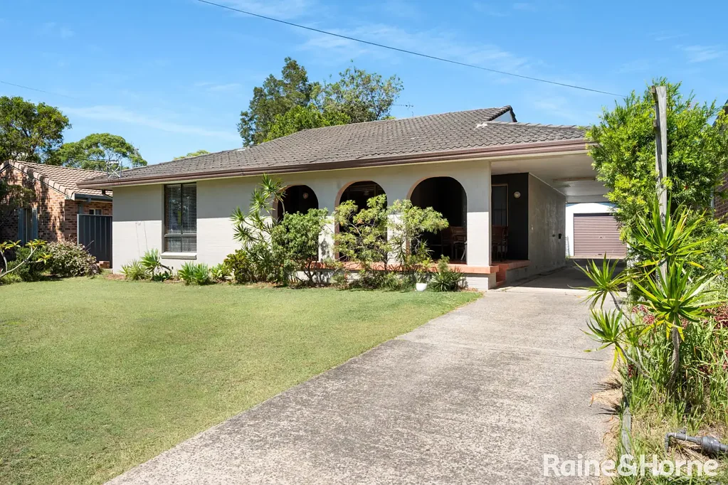 4 Bass Road, Shoalhaven Heads, NSW 2535