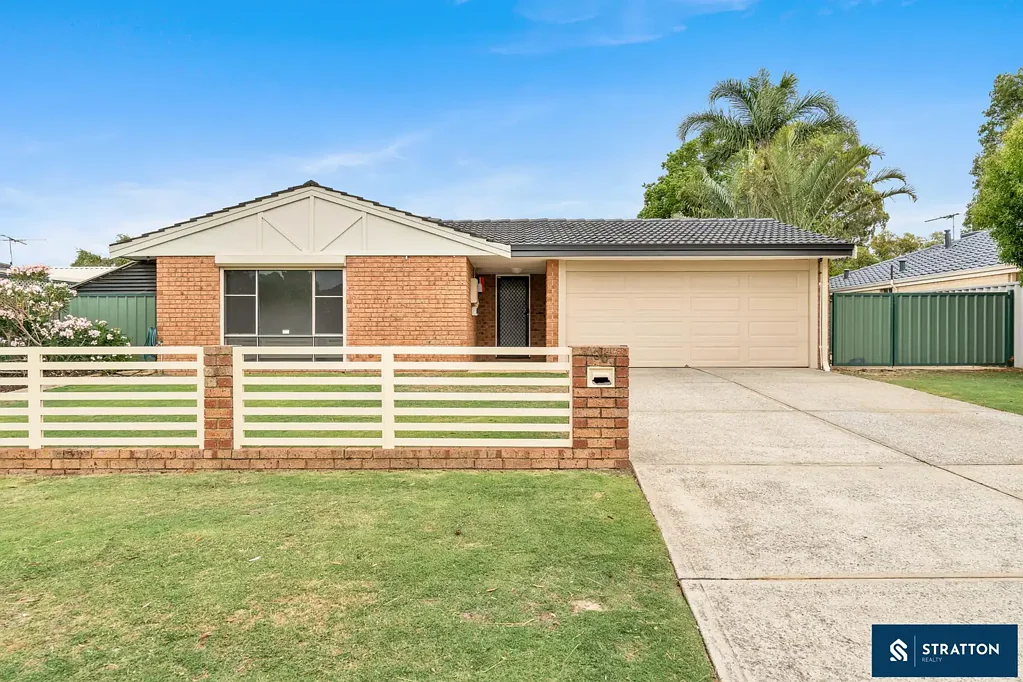 Seville Grove 4Zimmer Space, Security & Outdoor Living - A Home That Ticks The Boxes!! Zoned R15/25!!