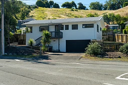 102 Russel Street, Stepneyville