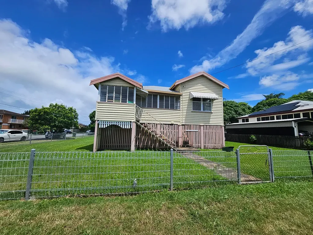 CHARMING QUEENSLANDER