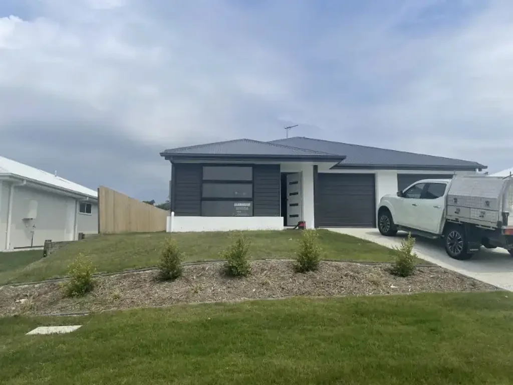 MODERN COMFORT & CONVENIENT LIVING IN HOLMVIEW