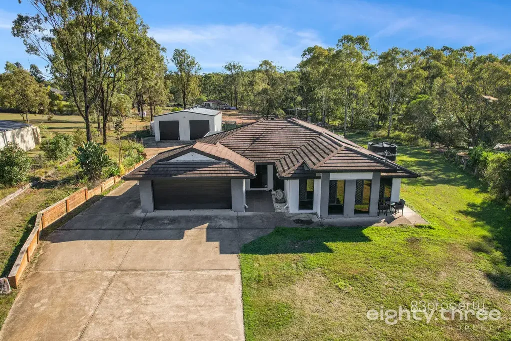 Kensington Grove Fairways Estate Family Home to Refresh & Make Your Own