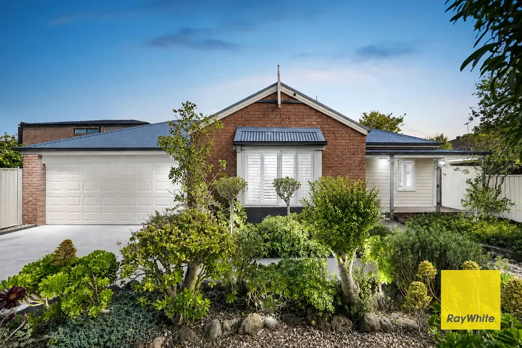 Cairnlea 4房 生态奢华生活与现代优雅的完美结合！ Eco-Luxury Living Meets Modern Elegance!