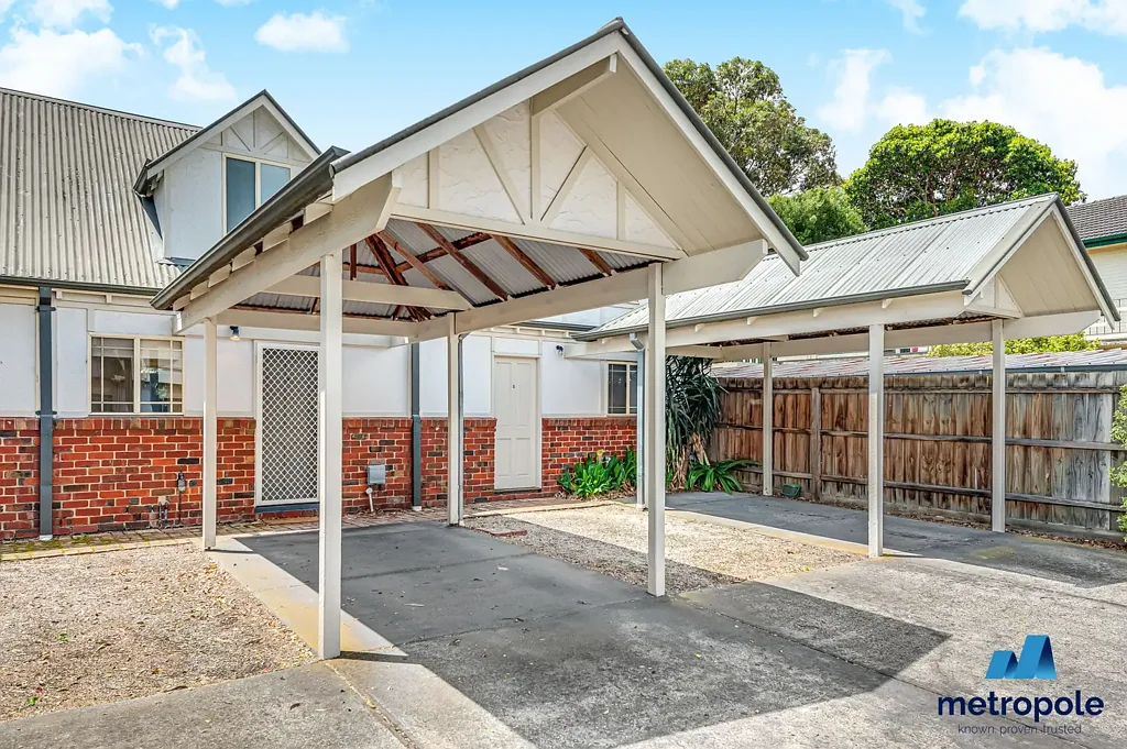 ONE BEDROOM WITH COURTYARD