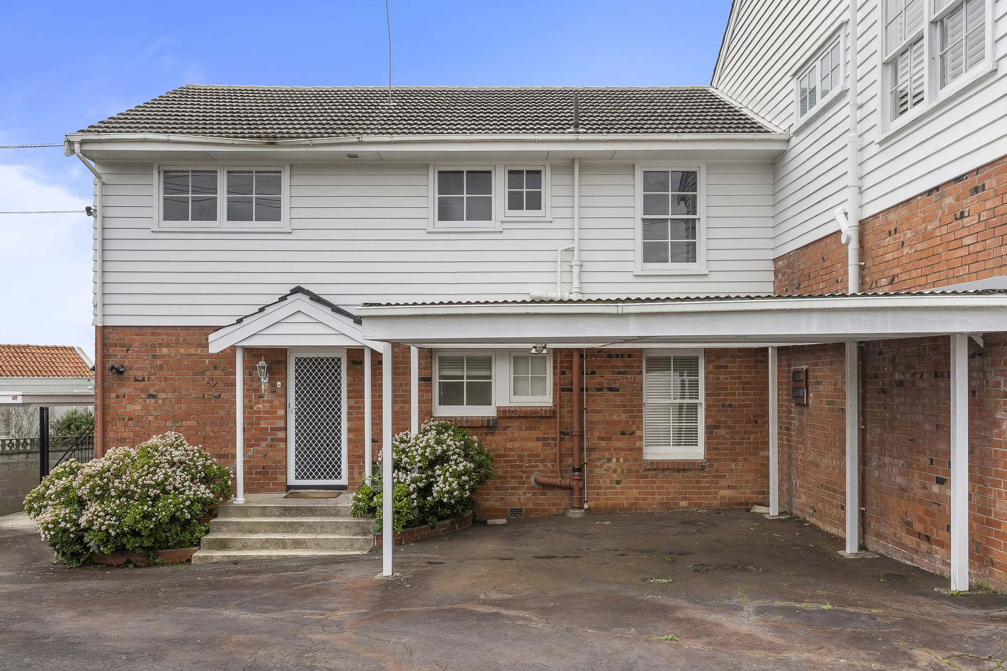 Northern Slopes Remuera - Sunny, Refreshed Two-Bedroom Home