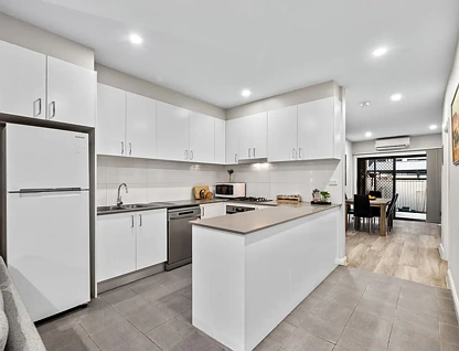 1/26-28 Third Avenue, Macquarie Fields, NSW 2564, 3房, 2浴, 独立屋