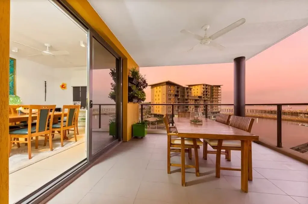 UNFURNISHED APARTMENT WITH OCEAN VIEWS