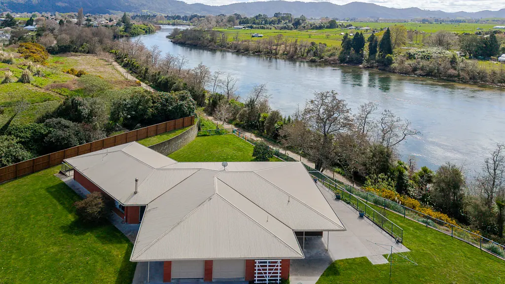 Ngaruawahia 5Kwarto ESTATE sale with RIVER Views!