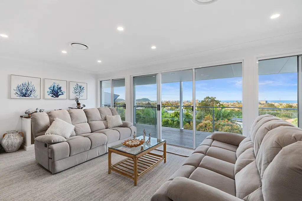 135 K P McGrath Drive, Elanora, QLD 4221