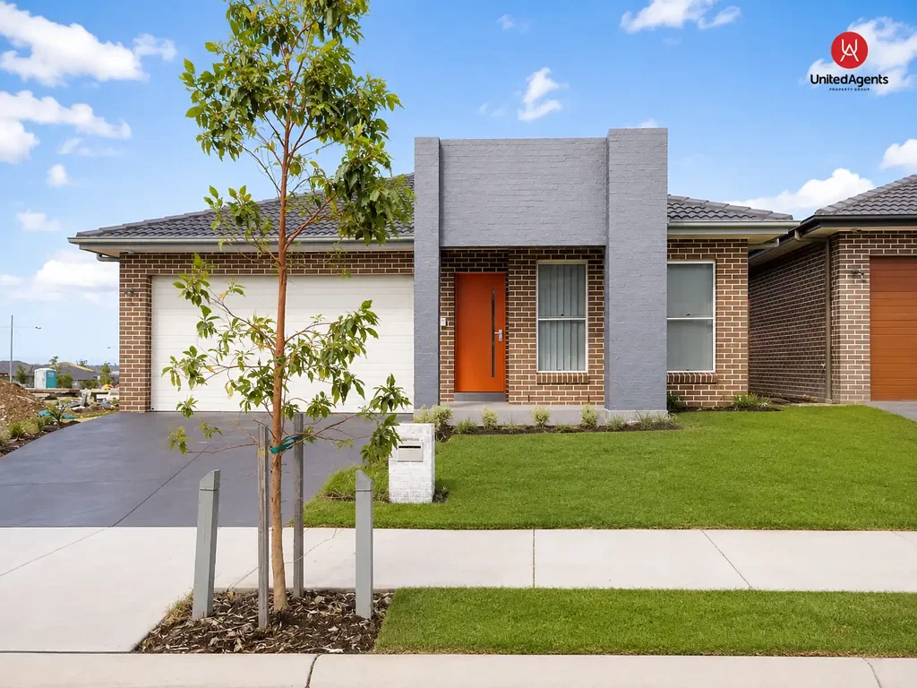 Spacious 4-Bedroom Family Home with Open-Plan Living in Oran Park