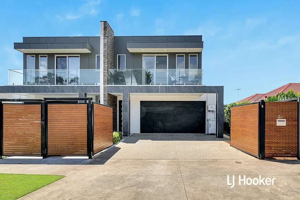 Enfield 4ਬੈੱਡਰੂਮ Grand Family Luxury With Effortless Modern Appeal