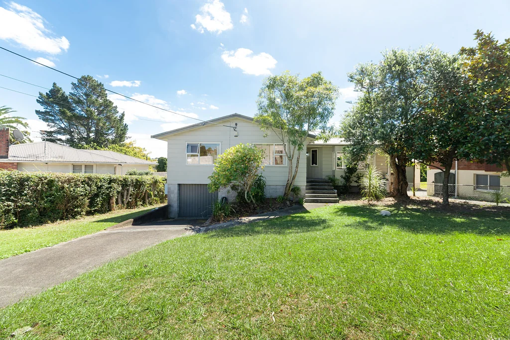 Te Atatu South 3غرفة نوم 812sqm of Space, Sun & Possibilities