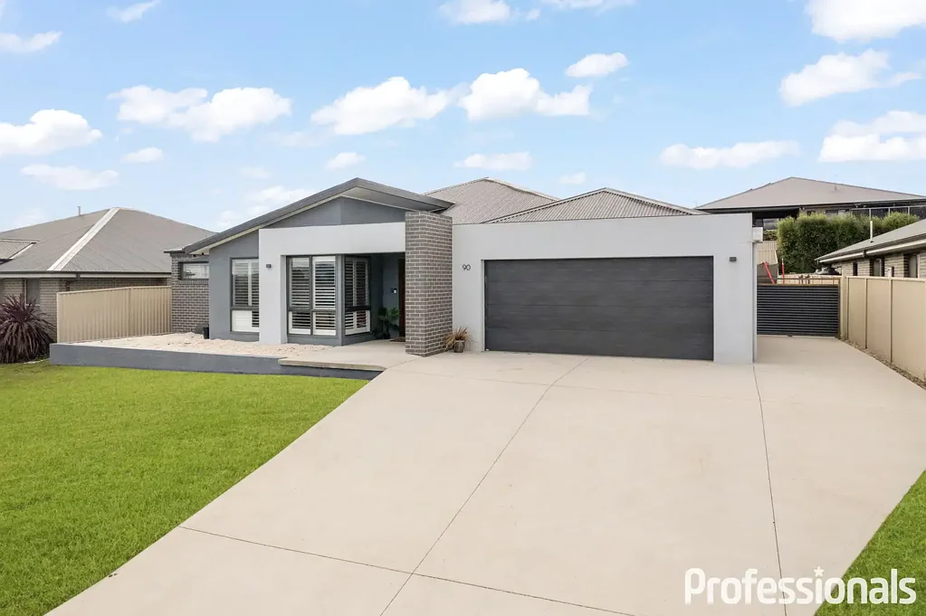90 Wentworth Drive, Kelso, NSW 2795