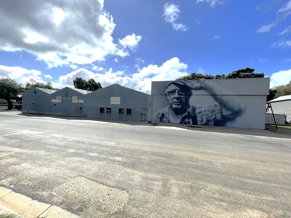 St Arnaud 1房  Prime 1,260sqm General Residential Allotment - Former Mechanics Garage with Multiple Sheds - Reduced Bargain Price