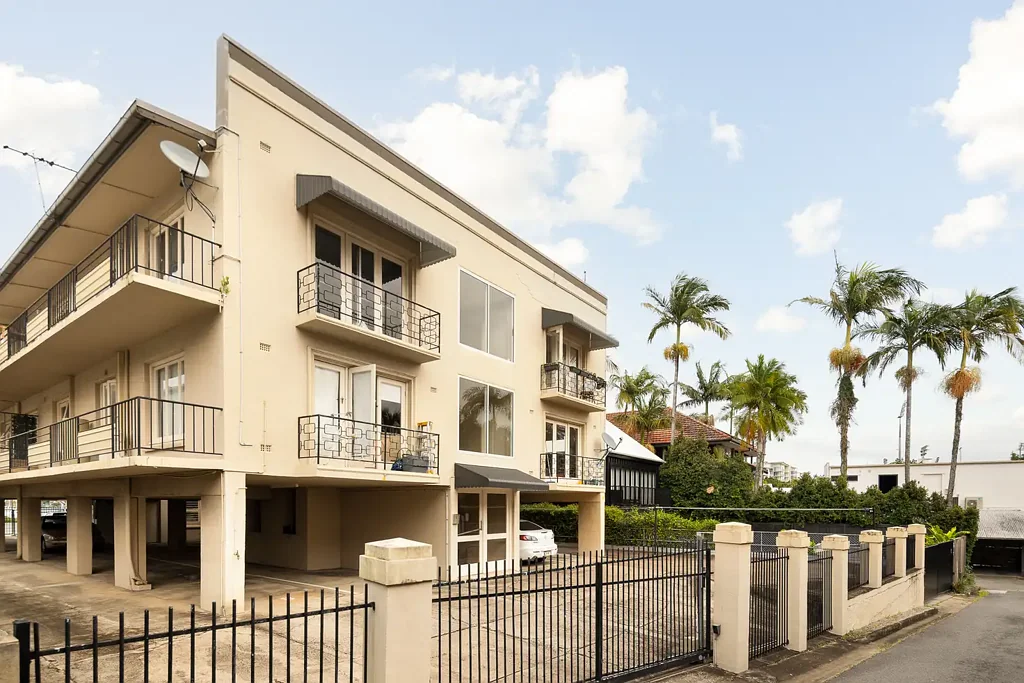 Hamilton 2 Bedroom Riverside Lifestyle with Rare Triple-Car Parking