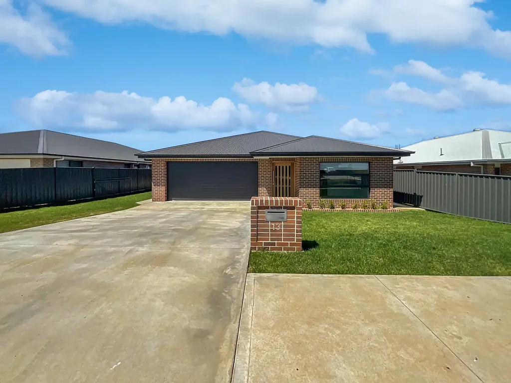 13 Federation Boulevard, Forbes, NSW 2871