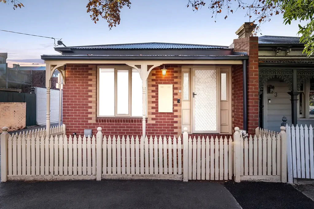 Flemington 2Moenga Move-in Ready Comfort with Walk Everywhere Appeal