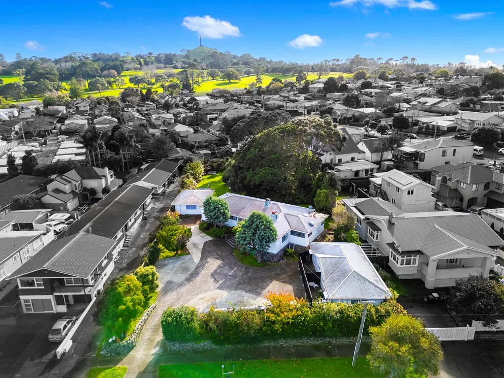 Onehunga 4कमरा 1901m² Investment / Development Opportunity