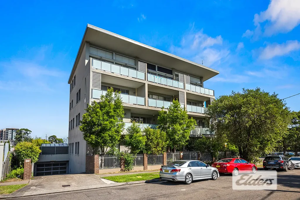 Villa-Style Garden Apartment with Huge Courtyard in Lidcombe