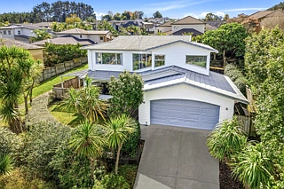 31 Harrowglen Drive, Northcross, North Shore City