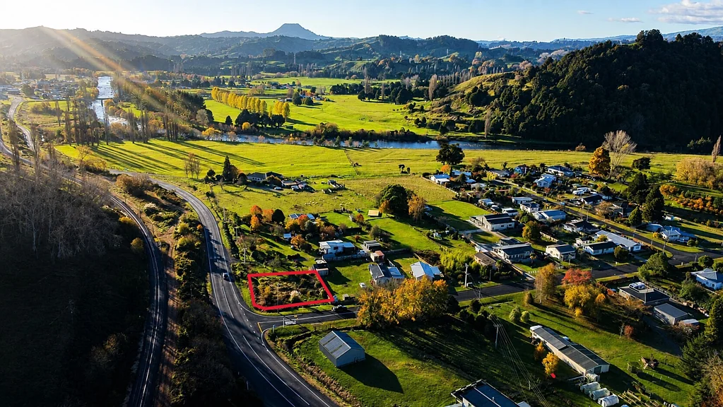 Manunui  Rural outlook, town convenience
