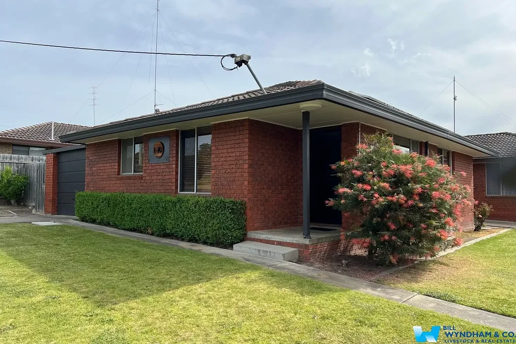 TWO BEDROOM UNIT IN QUIET LOCATION