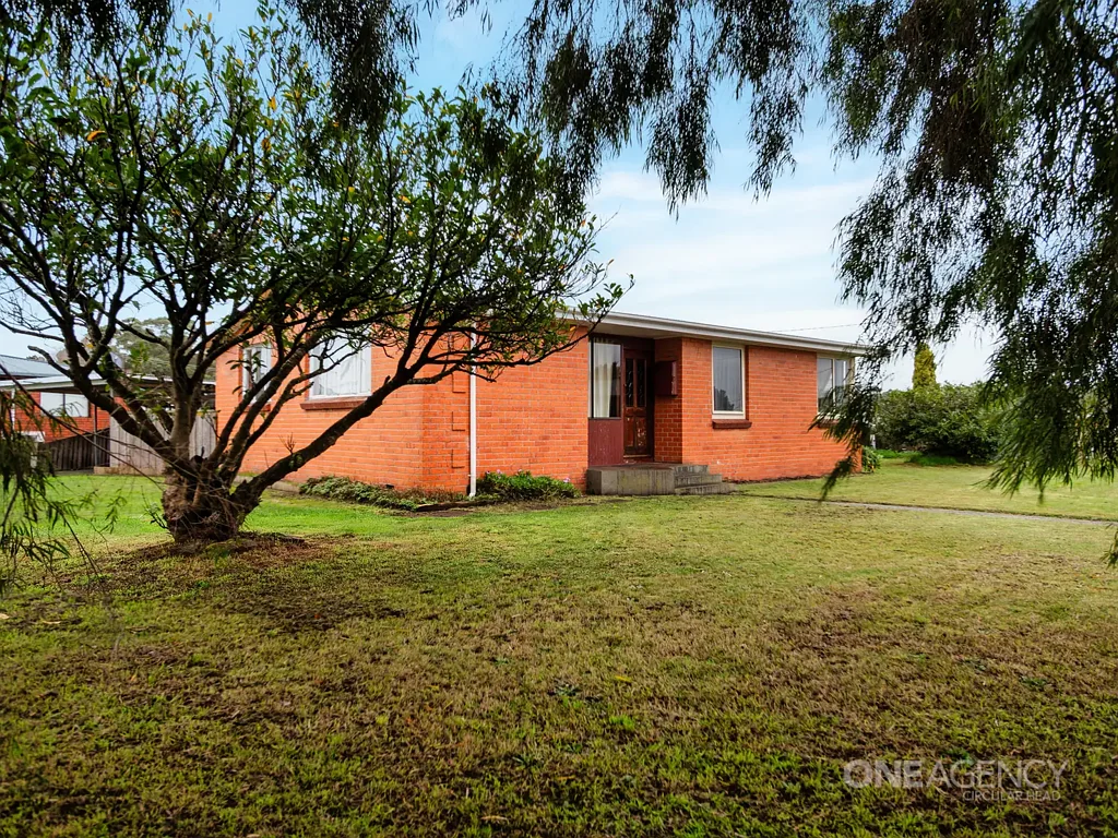 Smithton 3房  Solid Brick Home with Plenty of Potential