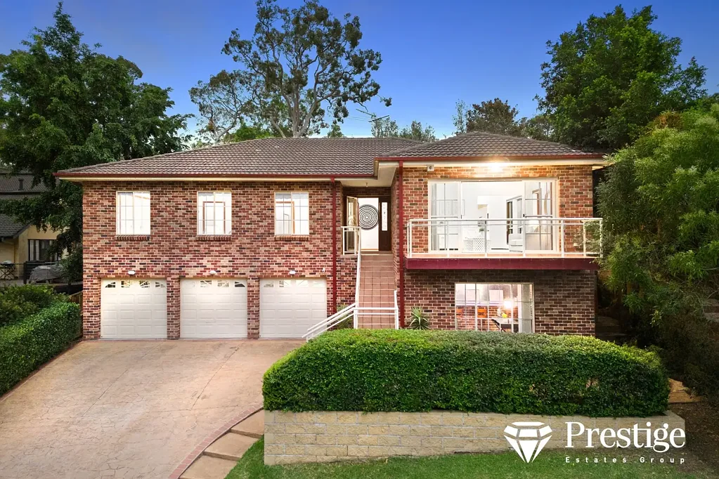 Dural 5બેડરૂમ Peace, Privacy & Possibilities – Family Living on 1150m² in Prime Dural Location!
