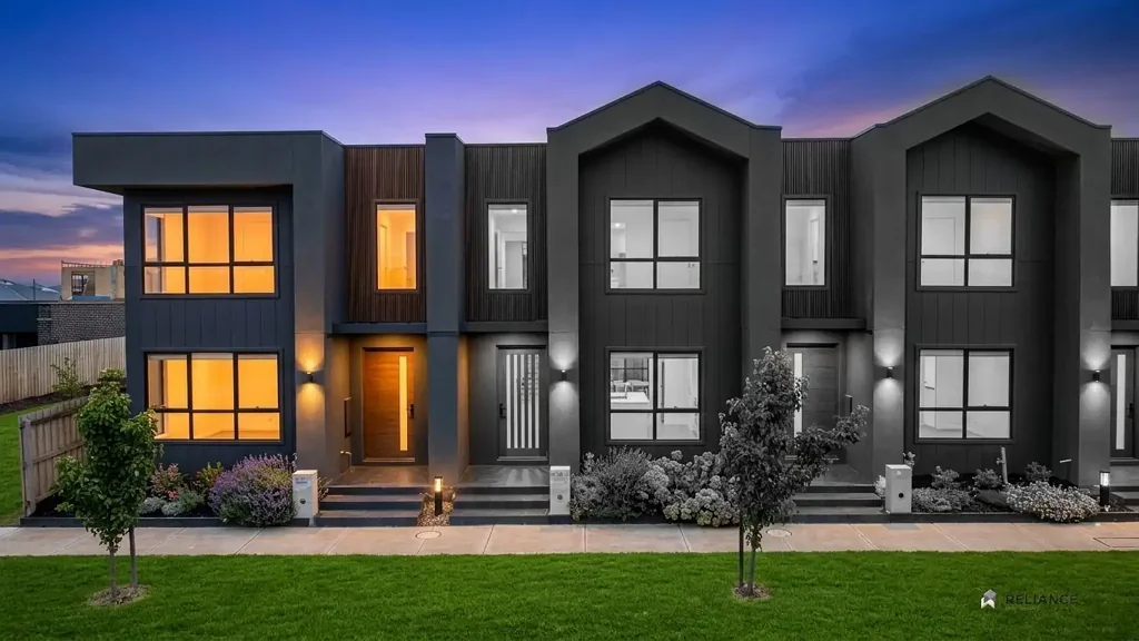 Fraser Rise 4房 全新豪华联排别墅，带两间主卧套房！ Brand-New Luxury Townhouse with Two Master Suites!