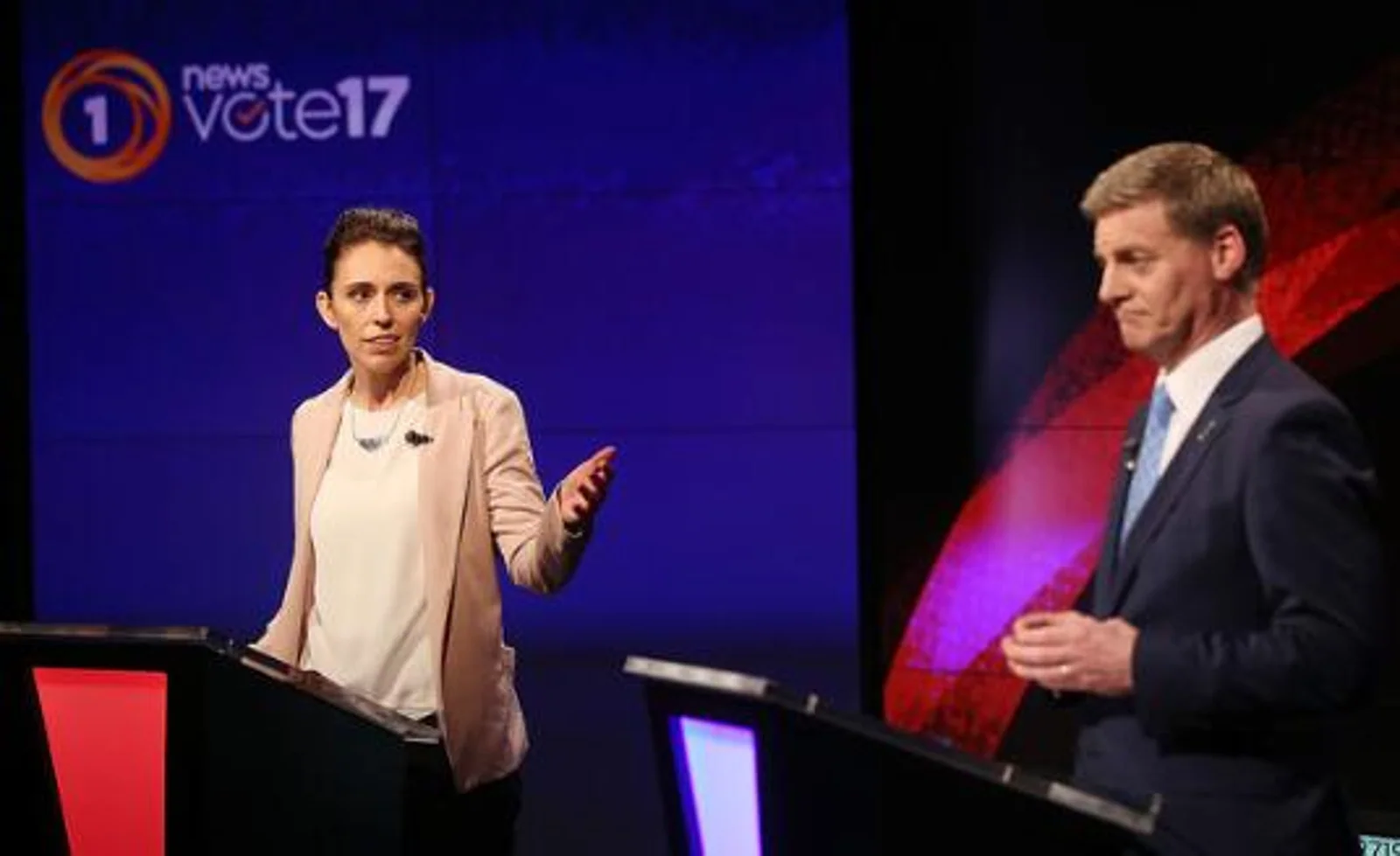 新西兰首轮大选辩论缺乏火药味，Jacinda Ardern和English究竟是在辩论还是在谈心？