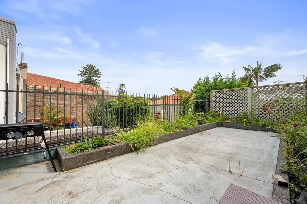 In the Heart of Bondi Junction Short Term Accomodation or Long term Fully furnished.