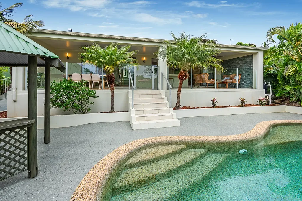 Parkwood 4房  Renovated Split-Level Entertainer with Pool & Side Access