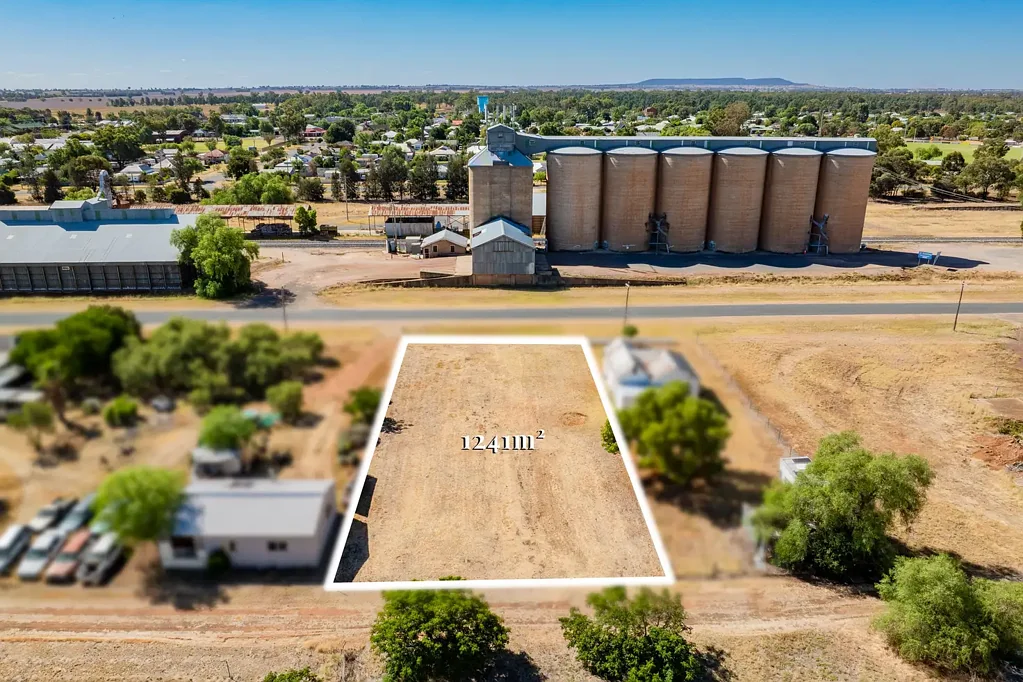 Lockhart 锦绣未来地块 1241㎡宽敞空间 梦想家园基石 邻近镇中心 后巷直达便捷 近足球网球场 博物馆艺术画廊 社区生活丰富 Land at the heart of Lockhart