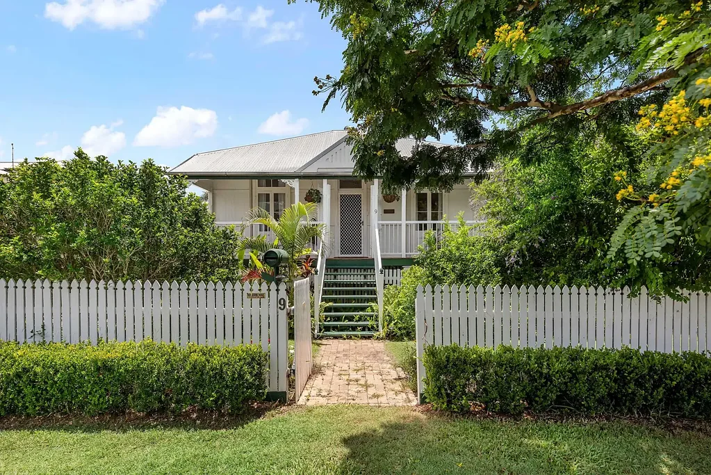 Beautiful Colonial Queenslander with Pool in the Heart of Sherwood