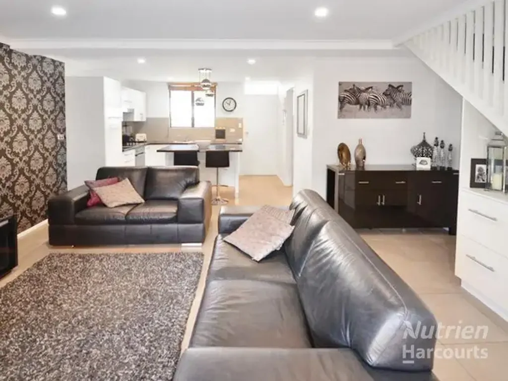 East Side 2ਬੈੱਡਰੂਮ Private 2-Bedroom Townhouse in East Side