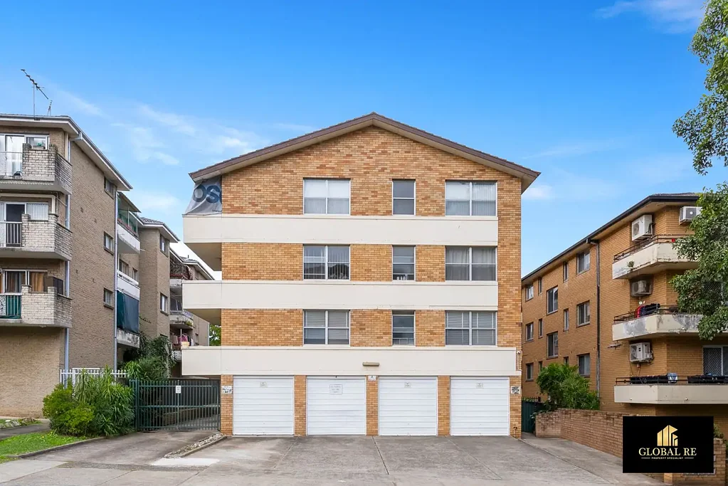 Cabramatta 3房 顶层视野开阔 三卧宽敞明亮 步行繁华商圈 交通便捷通达 Great Location - Spacious