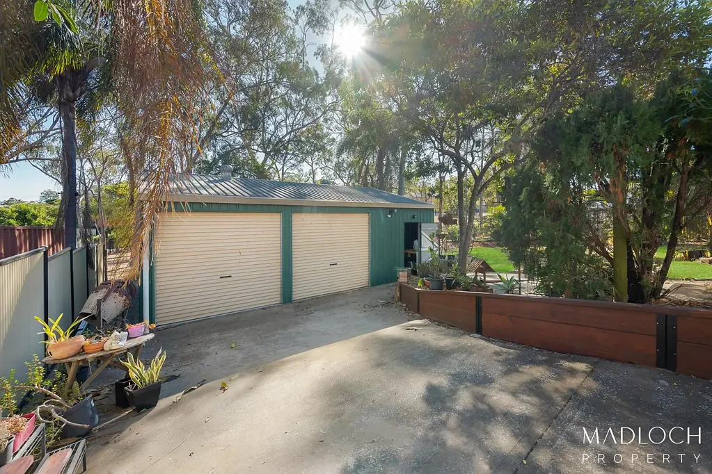 South Gladstone 3ਬੈੱਡਰੂਮ RAKED CEILINGS, CHARACTER & LARGE SHED IN SOUTH GLADSTONE