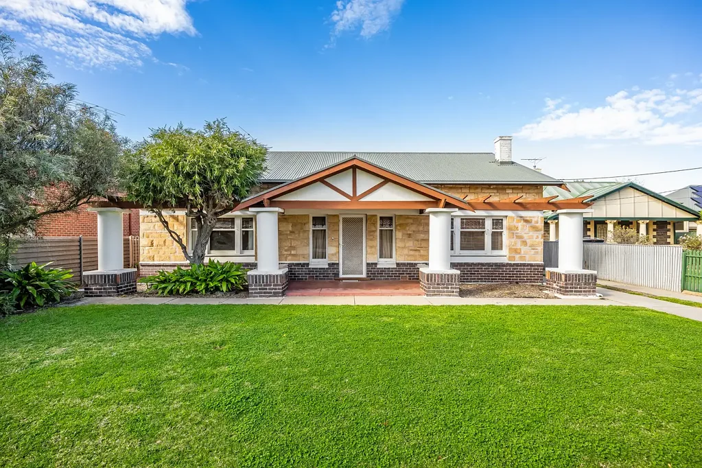 Westbourne Park 4ਬੈੱਡਰੂਮ Revive a Relic or Rebuild on 860m² of Suburban Bliss