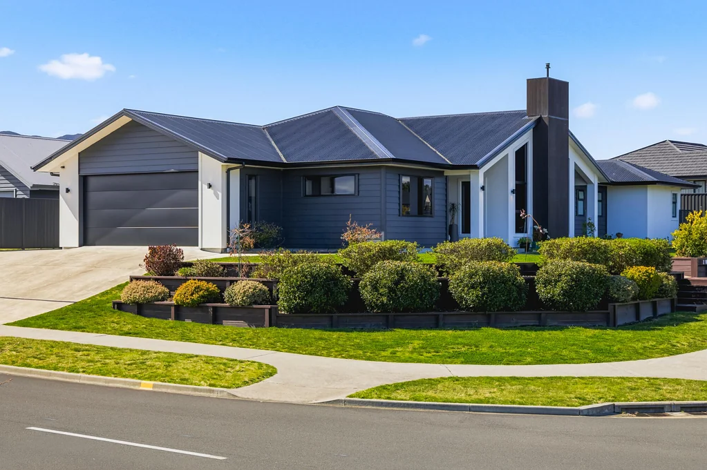 Wharewaka 4 Bedroom Architectural Elegance, Everyday Ease