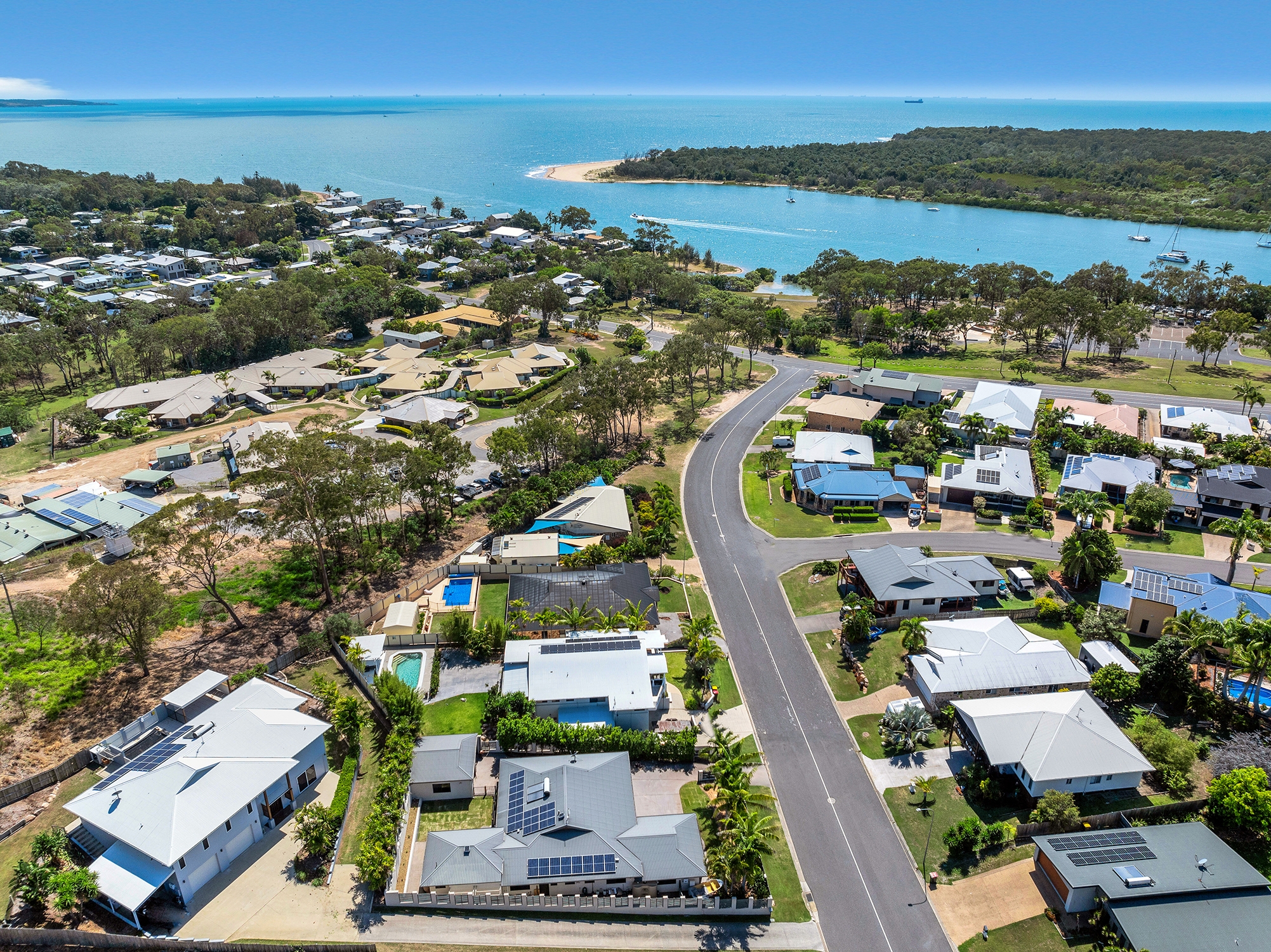 14 LIGHTHOUSE DR, BOYNE ISLAND QLD 4680, 0房, 0浴, House