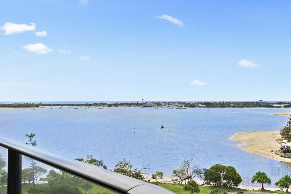 Labrador 3બેડરૂમ Luxury Redefined – Coastal Sophistication in the Sky