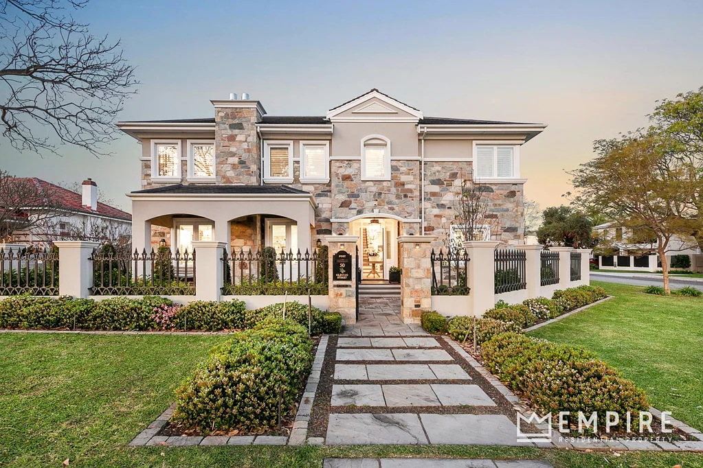 Applecross 4房  Opulent Cotswold Style Residence Redefining Luxury