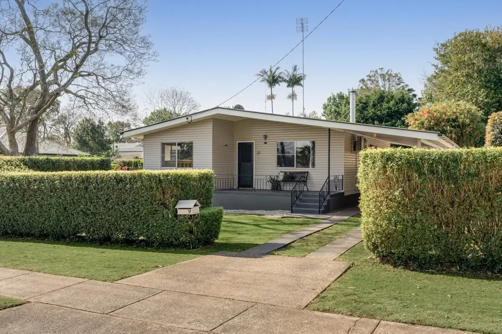 37 South Street, Rangeville, QLD 4350