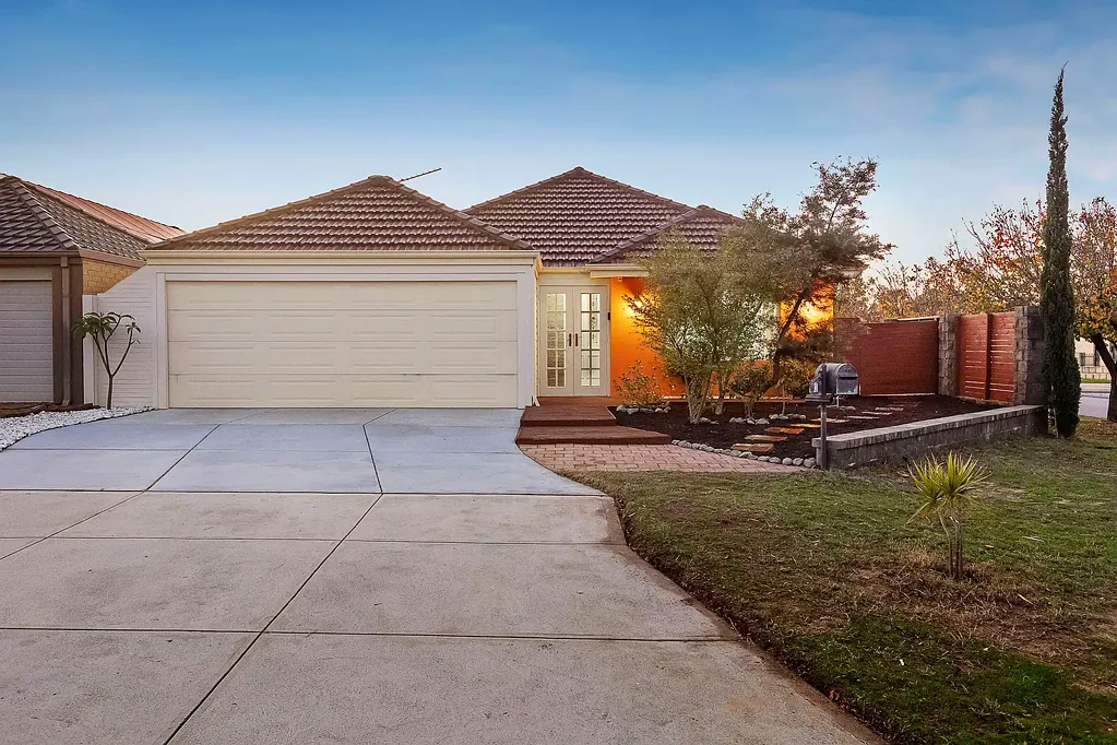 1 Selwyn Way, Canning Vale, WA 6155