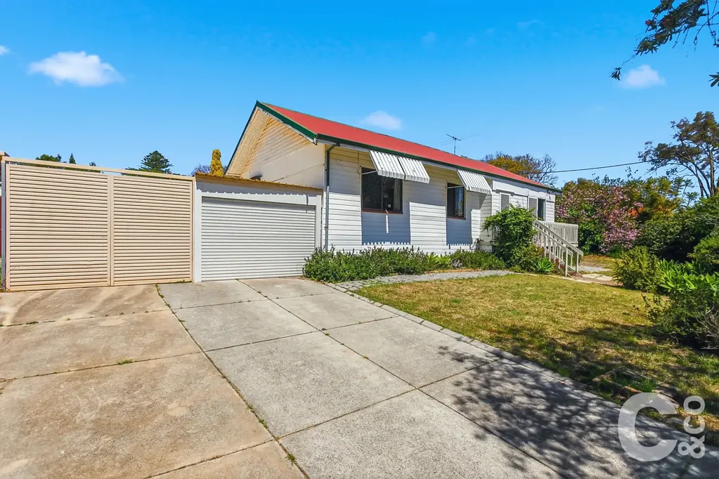Medina 3ਬੈੱਡਰੂਮ PRICED TO SELL! AFFORDABLE FIRST HOME WITH PLENTY OF POTENTIAL