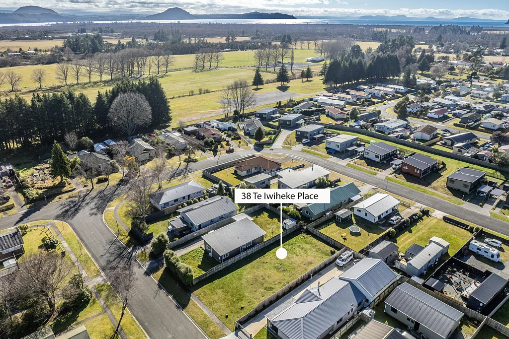 Turangi  Fenced, Sun, Serviced!